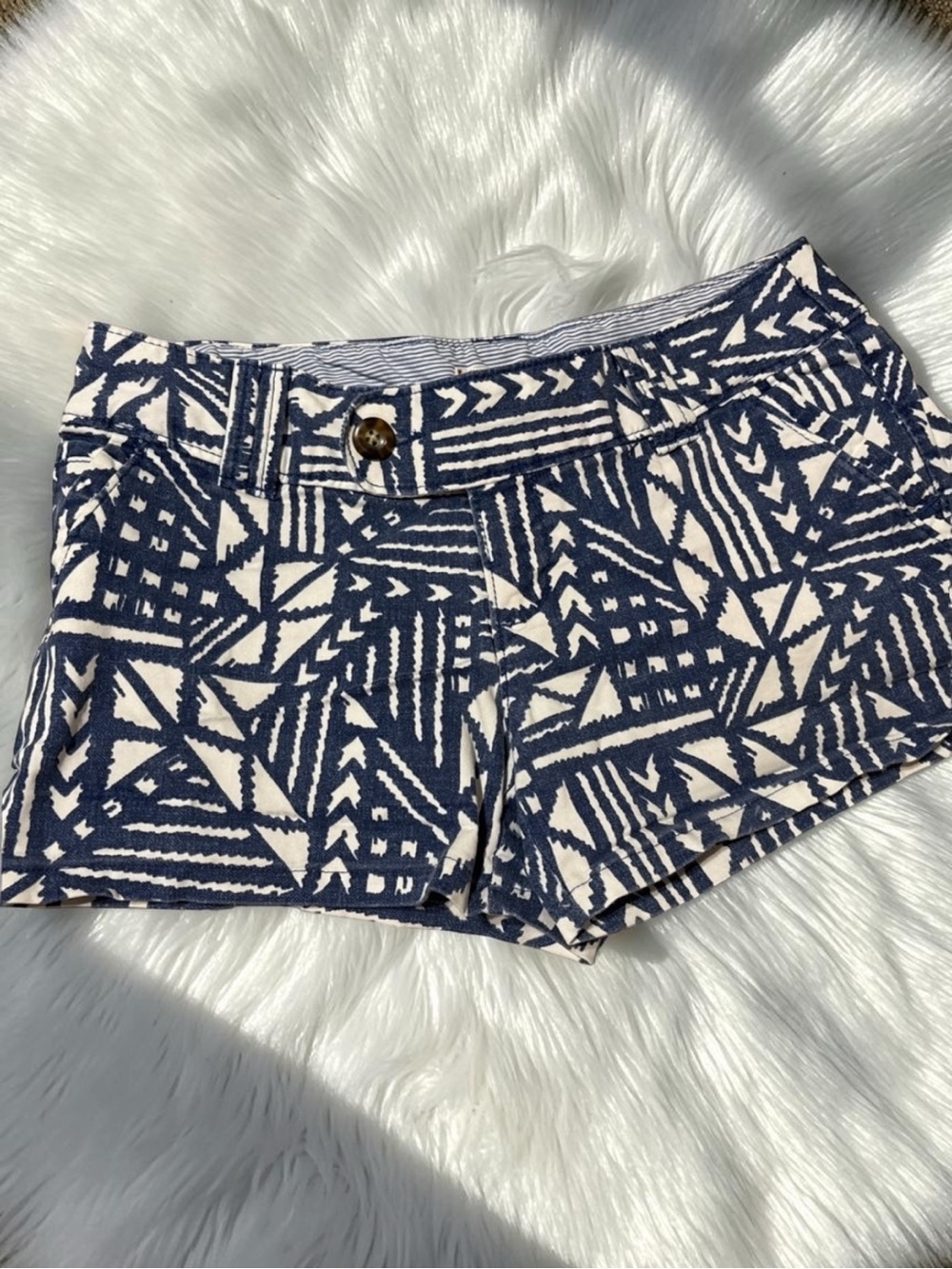 Y2K Red Camel Navy‎ & White Geometric Juniors mid rise shorts size 3